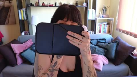 Snapshot of ariadna89 chatting on 01-12-25, 11:07 Adriana online show from 01-12-25, 11:07