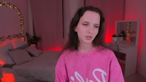 Snapshot of ariadna_s chatting on 01-12-25, 10:33 Ariadna online show from 01-12-25, 10:33