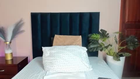 AriadnaHolt online show from 12-15-25, 11:25