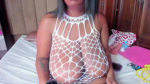 Aria Green online show from 11-17-25, 01:39