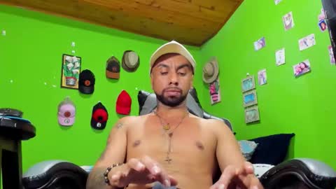 Snapshot of arian_pervert chatting on 10-26-25, 01:06 arian pervert online show from 10-26-25, 01:06