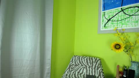 Ariana  online show from 10-29-25, 09:05