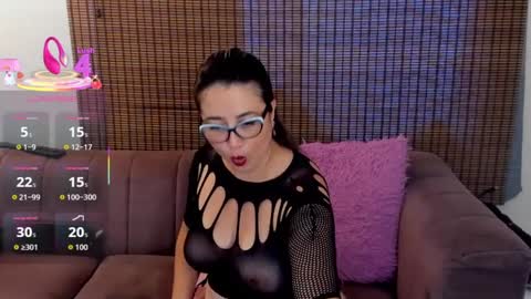 Snapshot of ariana_cross_ chatting on 09-10-25, 01:00 Ariana Cruz online show from 09-10-25, 01:00