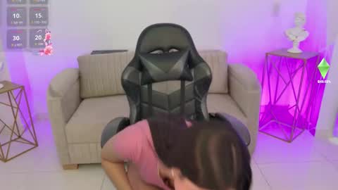 Snapshot of ariana_monroe01 chatting on 01-14-26, 02:01 Ariana online show from 01-14-26, 02:01