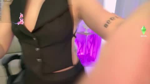 Snapshot of ariana_monroe01 chatting on 01-15-26, 02:32 Ariana online show from 01-15-26, 02:32