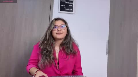 Snapshot of arianablake_11 chatting on 12-13-25, 09:42 Ariana online show from 12-13-25, 09:42