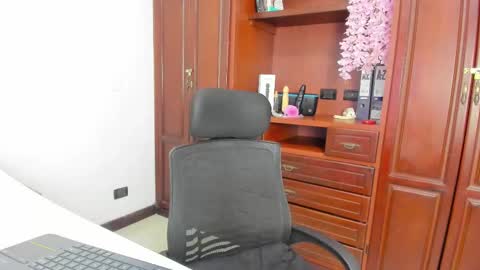 Snapshot of arianacontee chatting on 09-27-25, 08:19 Andrea online show from 09-27-25, 08:19