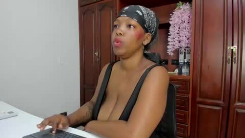 Snapshot of arianacontee chatting on 10-07-25, 08:50 Andrea online show from 10-07-25, 08:50