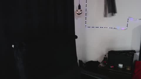 Snapshot of arianauwu666 chatting on 11-19-25, 09:48 help me 100 hands up my OF is Free online show from 11-19-25, 09:48