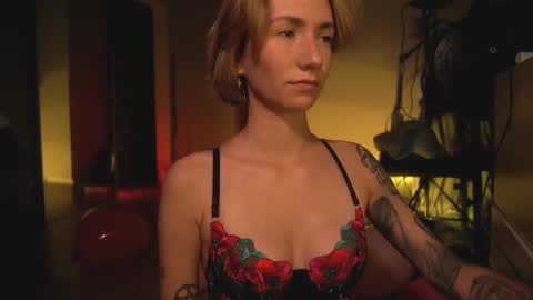 Olivka online show from 02-14-25, 05:19