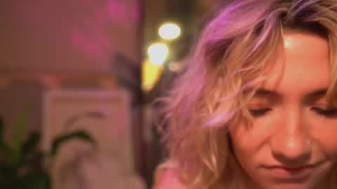 Olivka online show from 10-04-25, 04:32