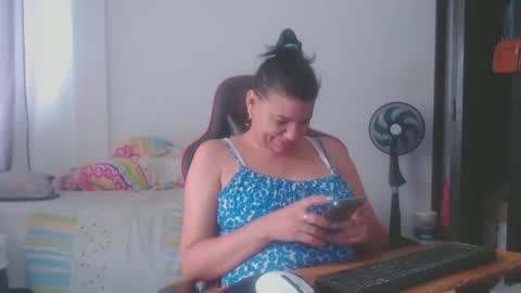 ariannaloovel online show from 04-25-26, 06:05