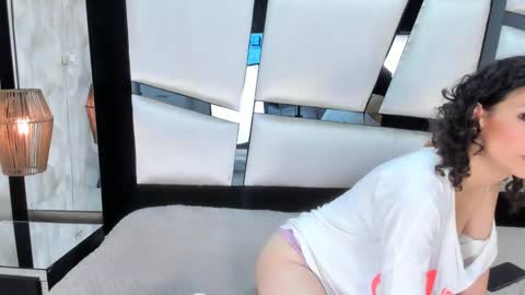 ariannarussell1 online show from 02-18-25, 01:33