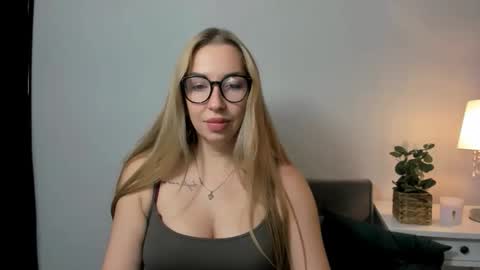 Aria online show from 09-25-25, 03:16