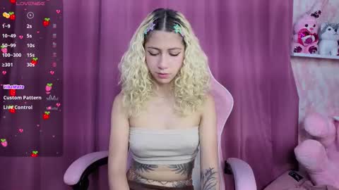 Ari Bunnie  online show from 11-08-25, 08:51