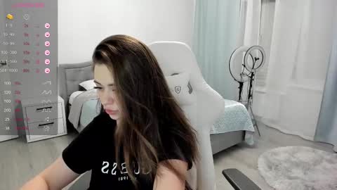 Snapshot of ariel__grand chatting on 02-21-25, 04:37 Ariel online show from 02-21-25, 04:37