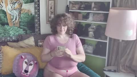 Arielle Ari online show from 10-14-25, 06:42