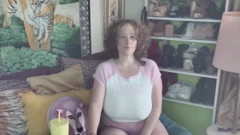 Arielle Ari online show from 10-16-25, 05:36