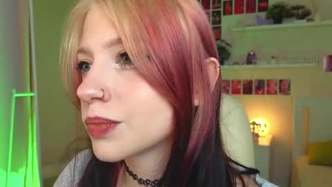 Ariel online show from 09-27-25, 02:55