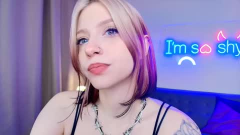 Ariel online show from 11-25-25, 01:55