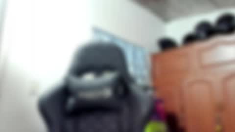 Snapshot of ariell_rose1 chatting on 05-19-26, 02:18 Stephany online show from 05-19-26, 02:18