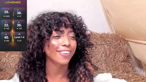 Snapshot of ariella_ruiz chatting on 01-28-25, 06:49 A R I online show from 01-28-25, 06:49