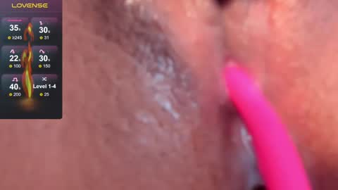 Snapshot of ariella_ruiz chatting on 01-29-25, 06:18 A R I online show from 01-29-25, 06:18