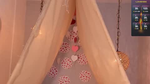 Snapshot of ariella_ruiz chatting on 02-16-25, 03:16 A R I online show from 02-16-25, 03:16