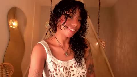 Snapshot of ariella_ruiz chatting on 02-18-25, 12:17 A R I online show from 02-18-25, 12:17