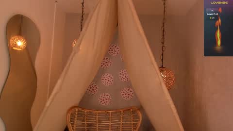 Snapshot of ariella_ruiz chatting on 02-26-25, 03:19 A R I online show from 02-26-25, 03:19