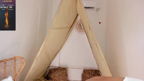 Snapshot of ariella_ruiz chatting on 09-19-25, 12:06 A R I online show from 09-19-25, 12:06