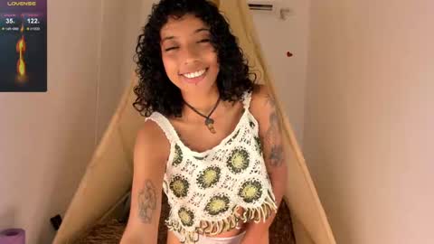 Snapshot of ariella_ruiz chatting on 10-03-25, 03:31 A R I online show from 10-03-25, 03:31