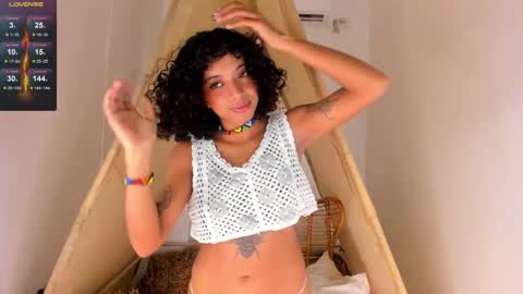 Snapshot of ariella_ruiz chatting on 10-09-25, 12:14 A R I online show from 10-09-25, 12:14