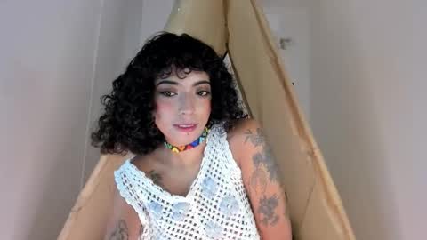 Snapshot of ariella_ruiz chatting on 11-01-25, 12:29 A R I online show from 11-01-25, 12:29