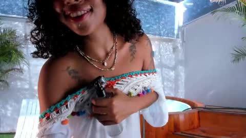 Snapshot of ariella_ruiz chatting on 11-02-25, 02:08 A R I online show from 11-02-25, 02:08