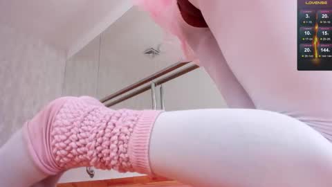 Snapshot of ariella_ruiz chatting on 11-23-25, 12:16 A R I online show from 11-23-25, 12:16