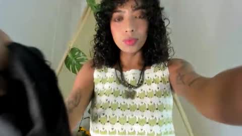 Snapshot of ariella_ruiz chatting on 11-26-25, 11:55 A R I online show from 11-26-25, 11:55