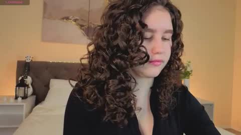 Snapshot of ariella_sol chatting on 11-14-25, 01:15 Ariella GTM3 Tue Wed Thu Fri Sat 0400 am-1030pm online show from 11-14-25, 01:15