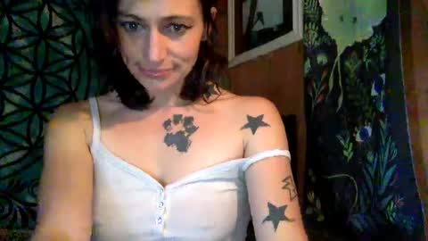 Snapshot of arielwyld chatting on 12-01-24, 07:36 ariel colin when hes here online show from 12-01-24, 07:36