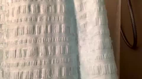 Snapshot of arielwyld chatting on 12-06-24, 10:27 ariel colin when hes here online show from 12-06-24, 10:27