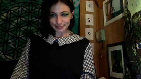 Snapshot of arielwyld chatting on 12-08-24, 06:01 ariel colin when hes here online show from 12-08-24, 06:01