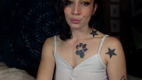 Snapshot of arielwyld chatting on 12-11-24, 01:28 ariel colin when hes here online show from 12-11-24, 01:28