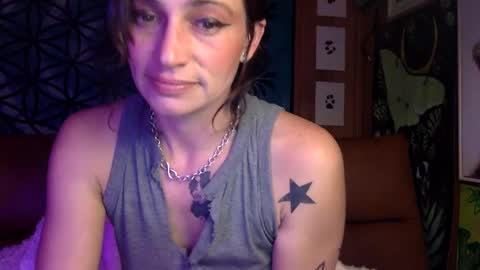 Snapshot of arielwyld chatting on 12-15-24, 12:40 ariel colin when hes here online show from 12-15-24, 12:40