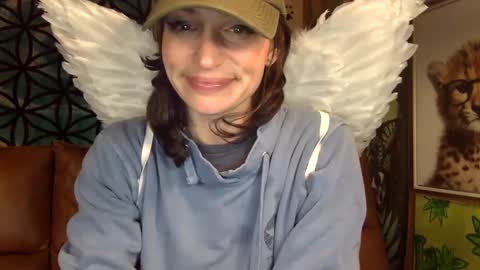 Snapshot of arielwyld chatting on 12-16-24, 05:38 ariel colin when hes here online show from 12-16-24, 05:38