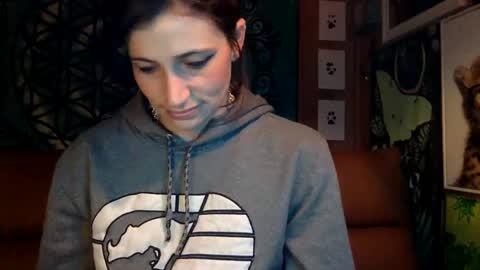 Snapshot of arielwyld chatting on 12-17-24, 02:44 ariel colin when hes here online show from 12-17-24, 02:44