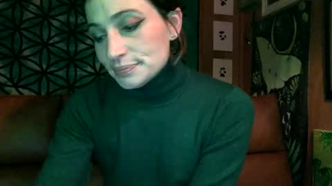 Snapshot of arielwyld chatting on 12-18-24, 12:32 ariel colin when hes here online show from 12-18-24, 12:32