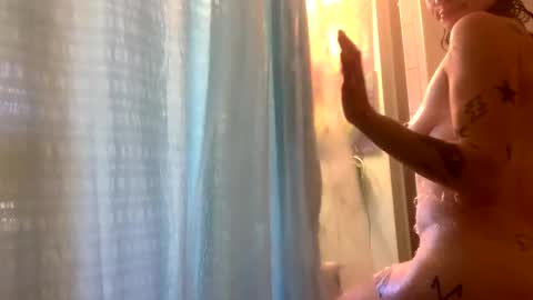 Snapshot of arielwyld chatting on 12-19-24, 01:40 ariel colin when hes here online show from 12-19-24, 01:40