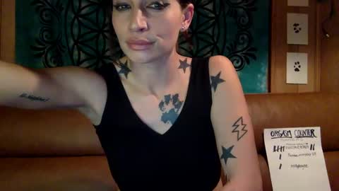 Snapshot of arielwyld chatting on 12-30-24, 12:54 ariel colin when hes here online show from 12-30-24, 12:54