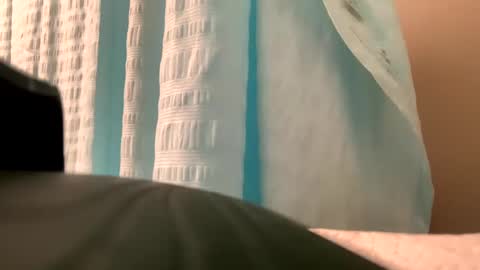 Snapshot of arielwyld chatting on 01-08-25, 01:52 ariel colin when hes here online show from 01-08-25, 01:52