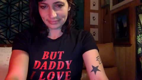 Snapshot of arielwyld chatting on 01-11-25, 03:34 ariel colin when hes here online show from 01-11-25, 03:34